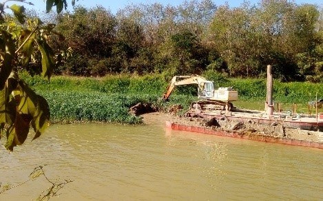 escavadeira no catamarã_fig4.jpg