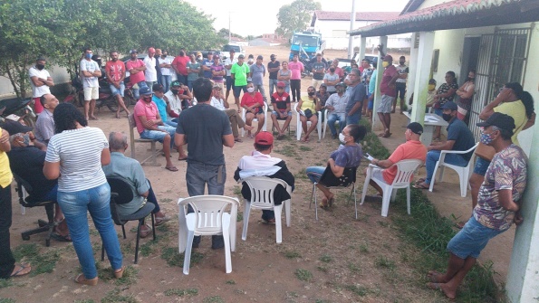 Figura 2 - Sucessivas reuniões para elaboração do estatuto social do DIJAC. Fonte Codevasf-DIJAC.jpg