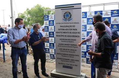 Ministro do Desenvolvimento Regional e presidente da Codevasf entregam obras de abastecimento de água no sertão de Alagoas.jpg
