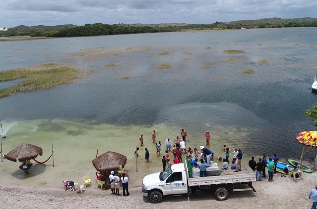 Codevasf realiza peixamento na Lagoa dos Tambaquis em Estância (SE).JPG