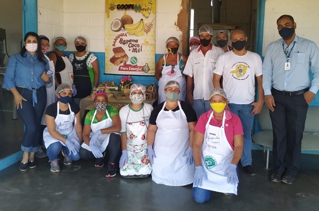 Produção de doces artesanais à base de banana e mel gera renda para mulheres no Norte de Minas 2.jpg