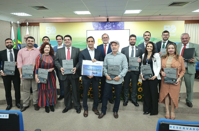 Codevasf celebra 50 anos com livro ilustrado e selo personalizado.JPG