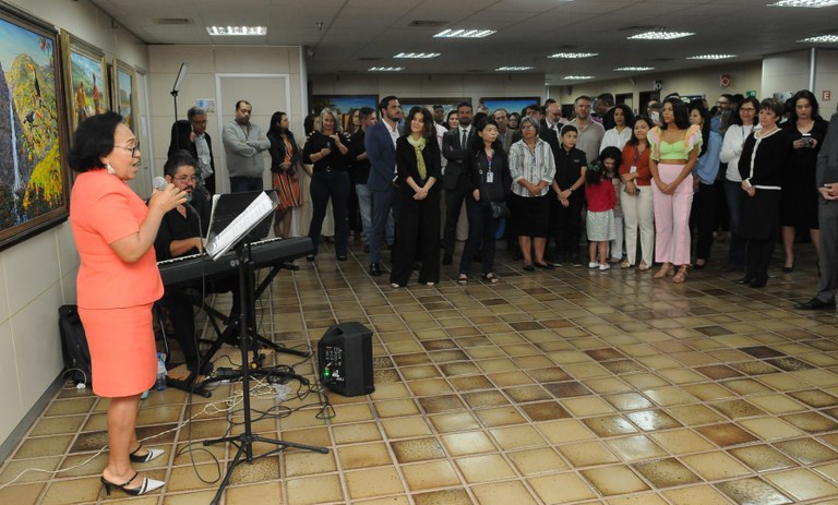 apresentação musical dos artistas Elizabete Cardoso e Paulo Vieira.JPG