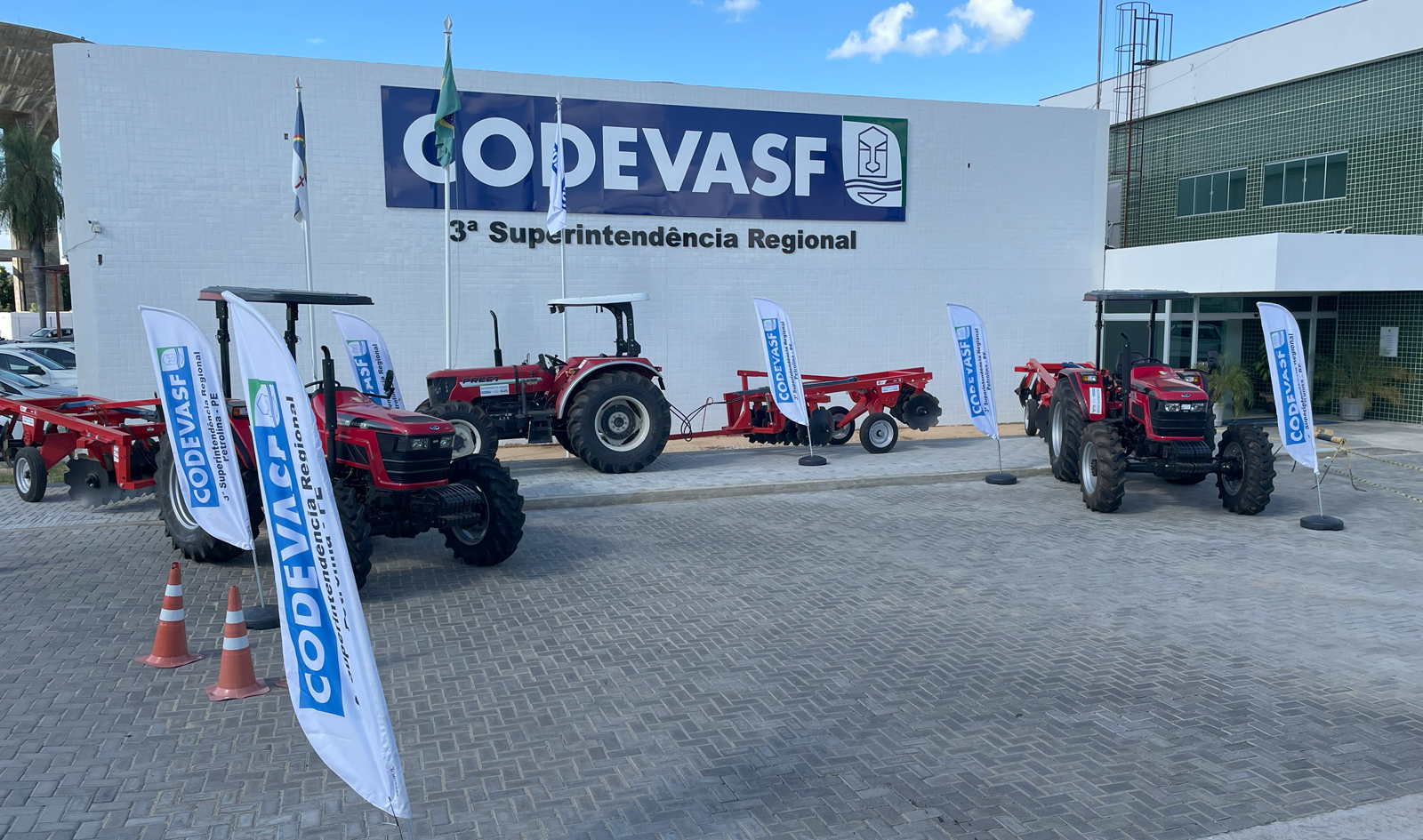 Codevasf entrega equipamentos agrícolas para associações de agricultores familiares do Sertão Pernambucano.png