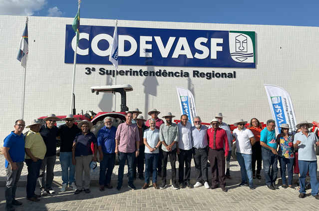 Codevasf entrega R$ 464 mil em equipamentos agrícolas para associações de agricultores familiares do Sertão Pernambucano.png