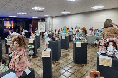 Exposição bonecas 01