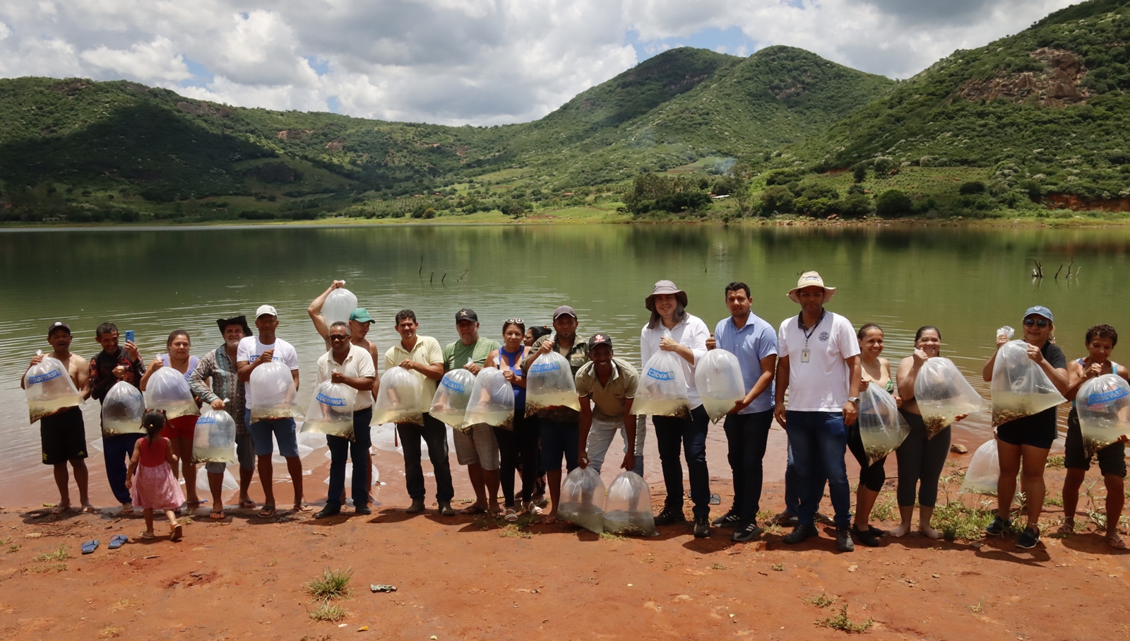 Codevasf realiza peixamentos em barragens administradas pela Companhia.JPG